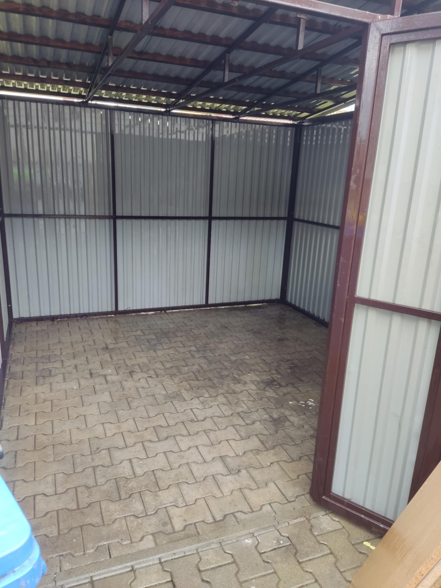 mycie kostki w garażu